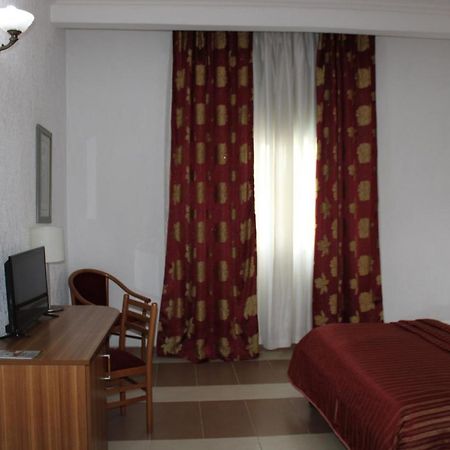 Hotel Franco Яунде Екстер'єр фото