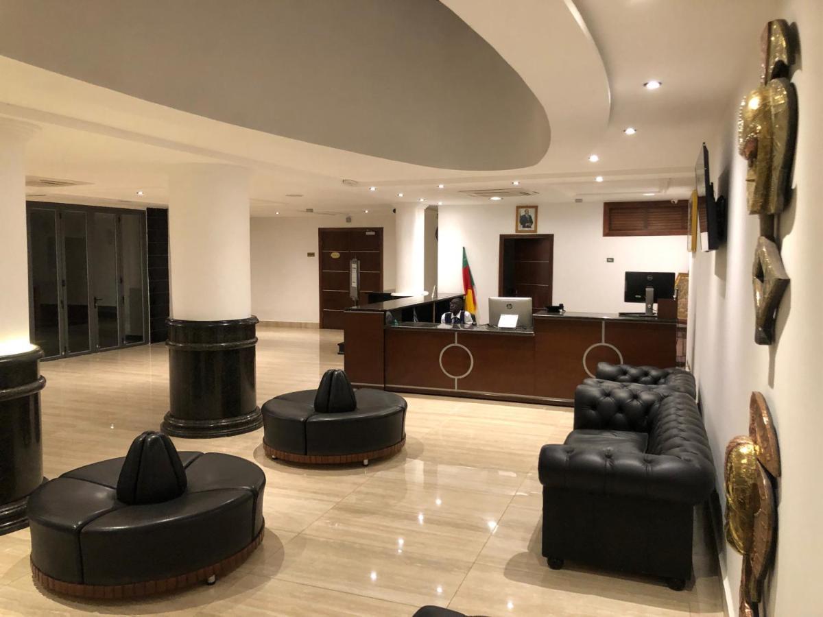 Hotel Franco Яунде Екстер'єр фото