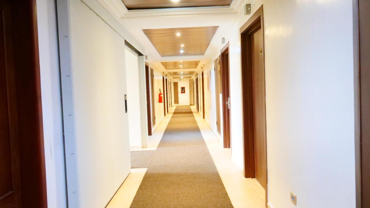Hotel Franco Яунде Екстер'єр фото