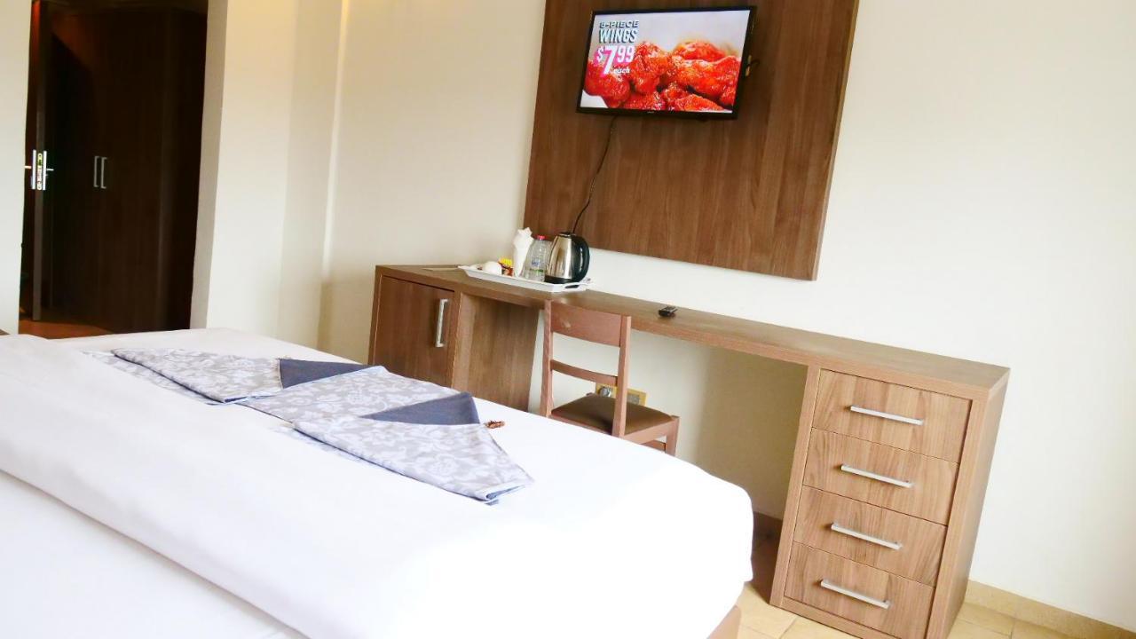 Hotel Franco Яунде Екстер'єр фото