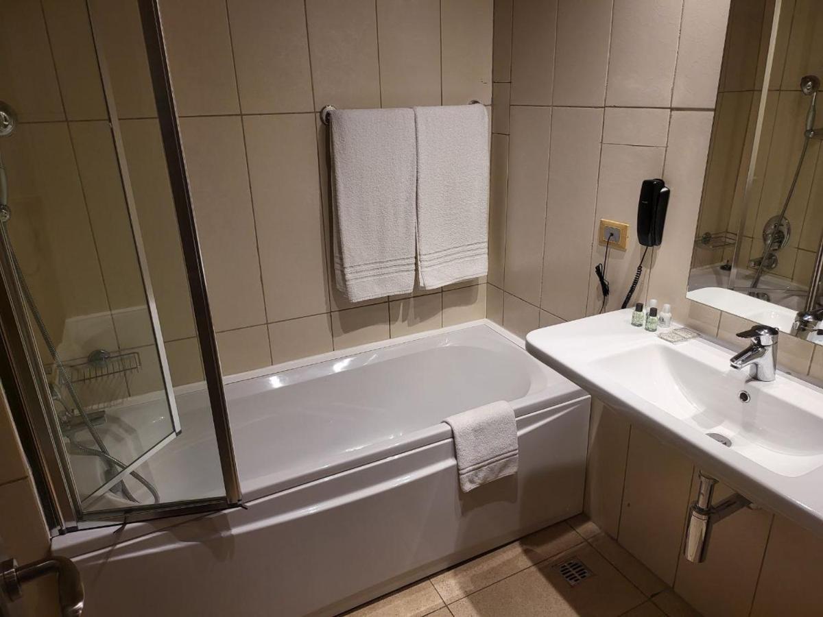 Hotel Franco Яунде Екстер'єр фото