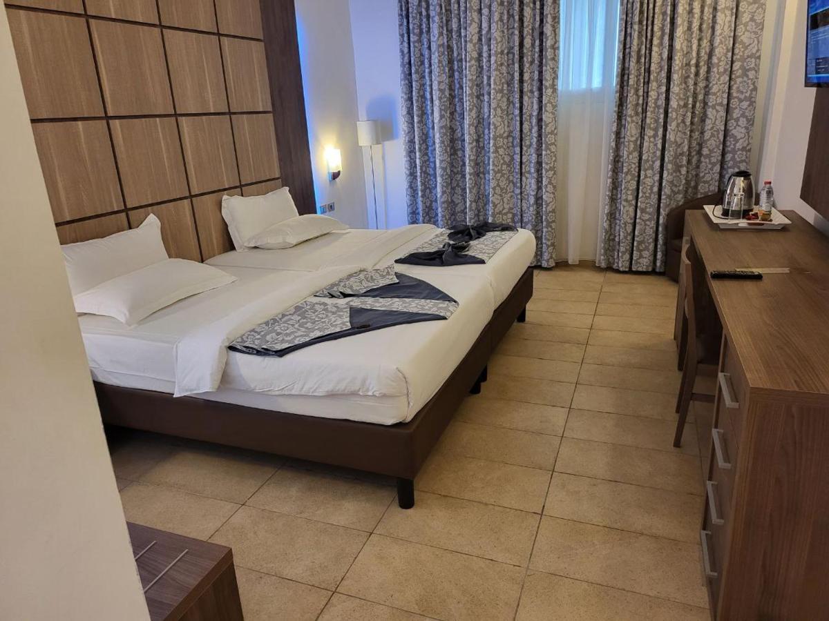 Hotel Franco Яунде Екстер'єр фото