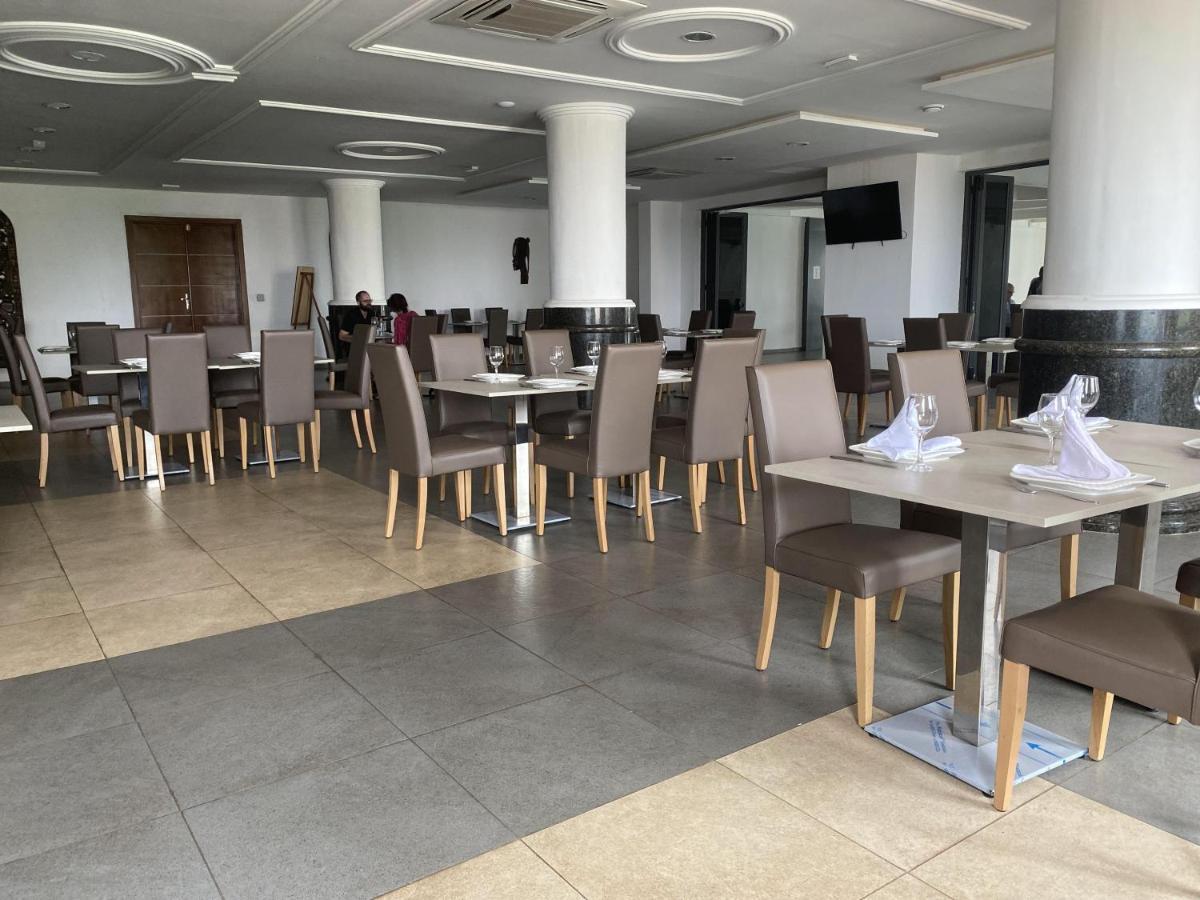 Hotel Franco Яунде Екстер'єр фото