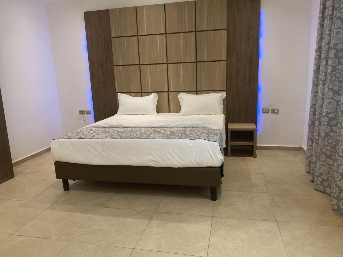Hotel Franco Яунде Екстер'єр фото