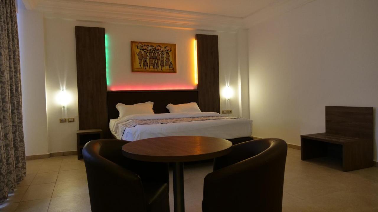 Hotel Franco Яунде Екстер'єр фото
