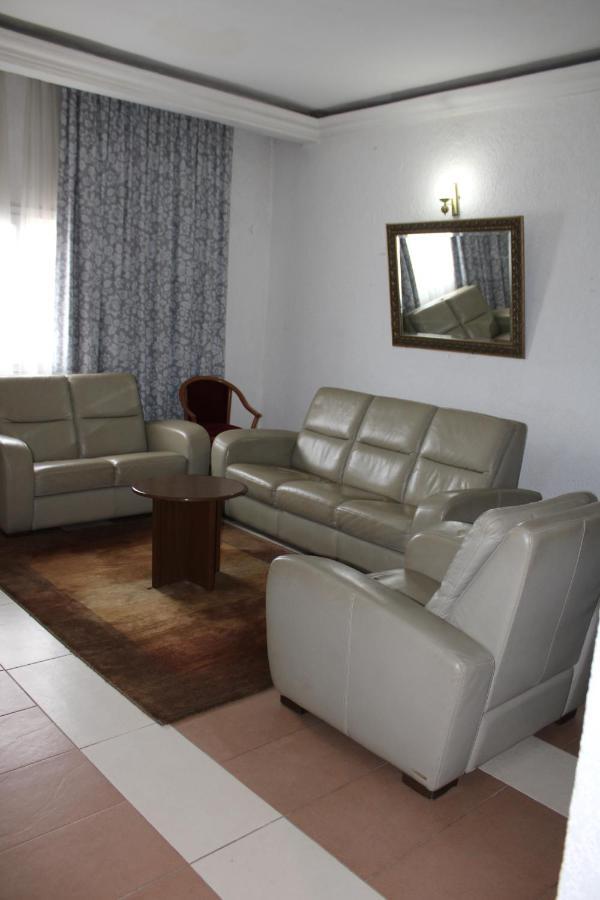 Hotel Franco Яунде Екстер'єр фото