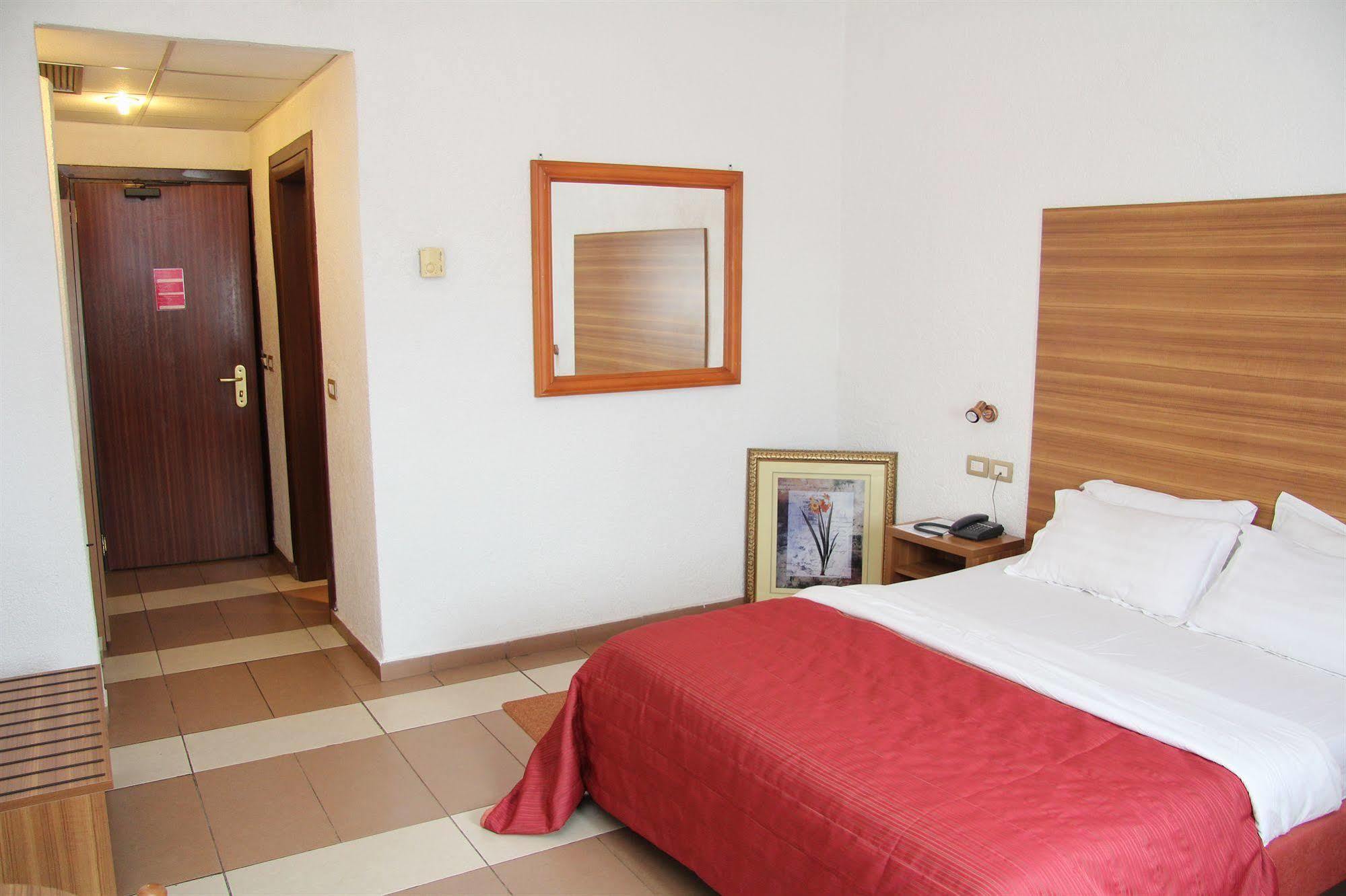 Hotel Franco Яунде Екстер'єр фото